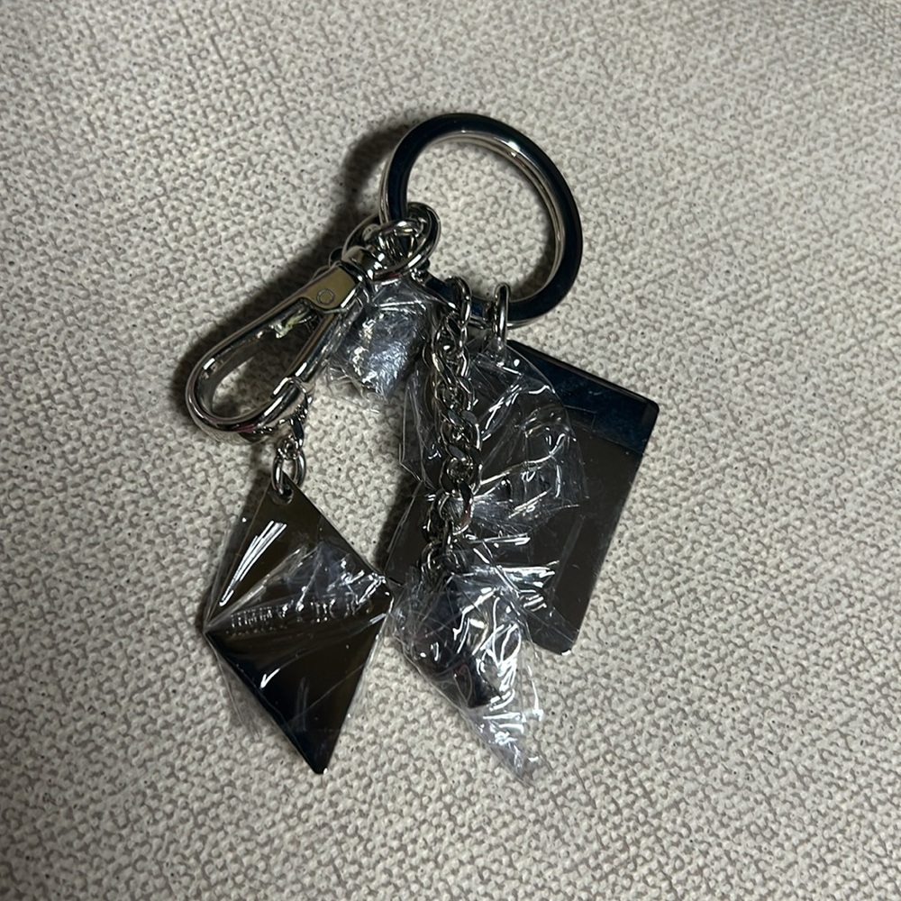 JIMMY CHOO Queen of Hearts Keychain Silver NWOT - Picture 7 of 7